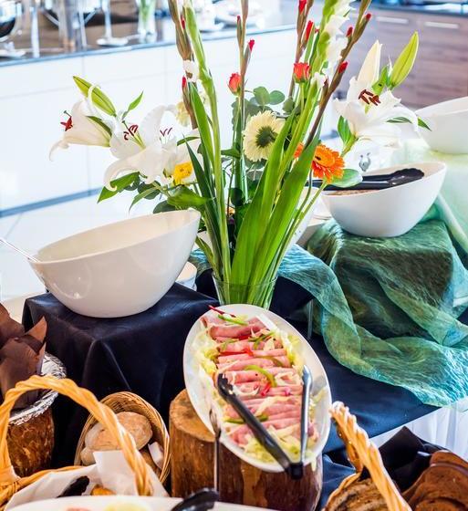 Hotel Sierra On Main 3