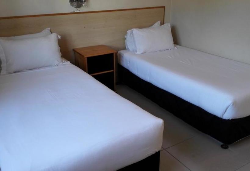 Hotel Sierra On Main 9