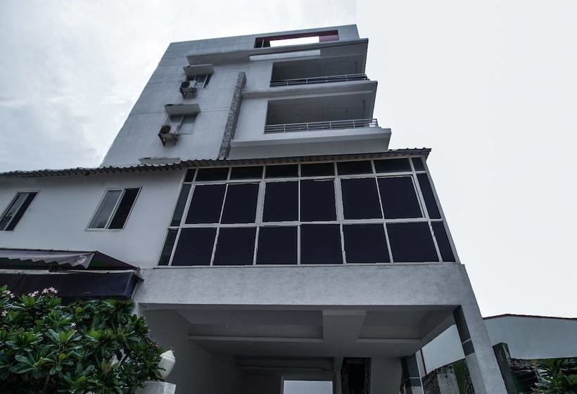 Oyo Apartments Kondapur 12