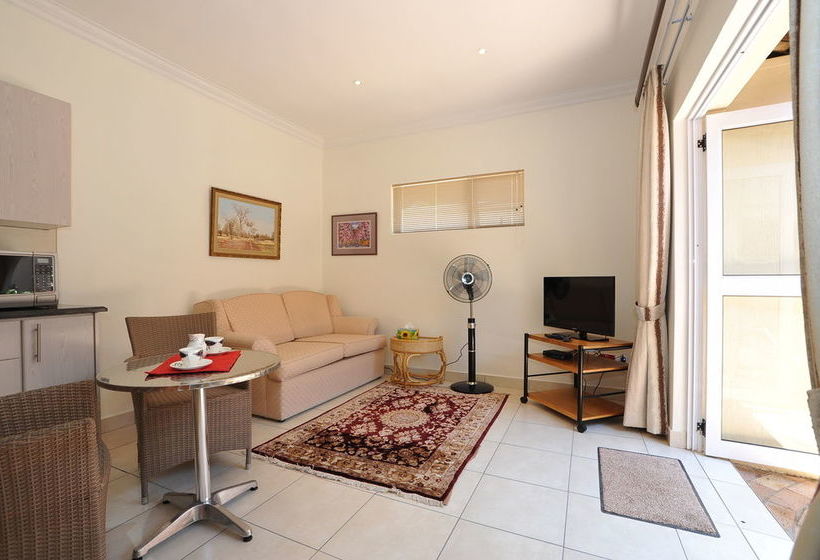 Pension Fifteen On Orange 11