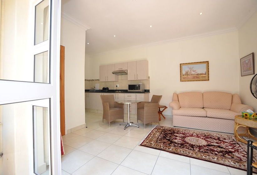 Pension Fifteen On Orange 12