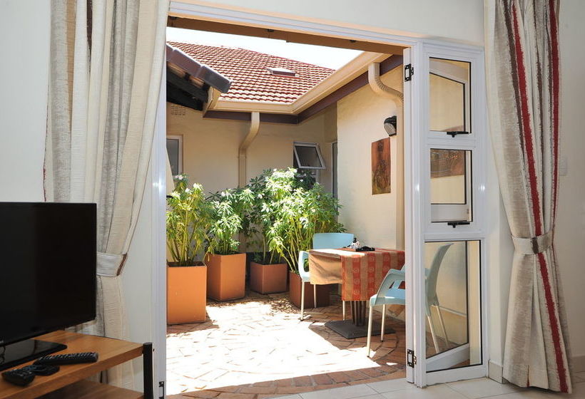 Pension Fifteen On Orange 13