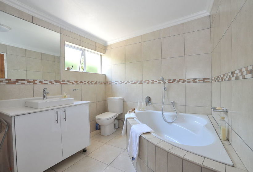 Pension Fifteen On Orange 14