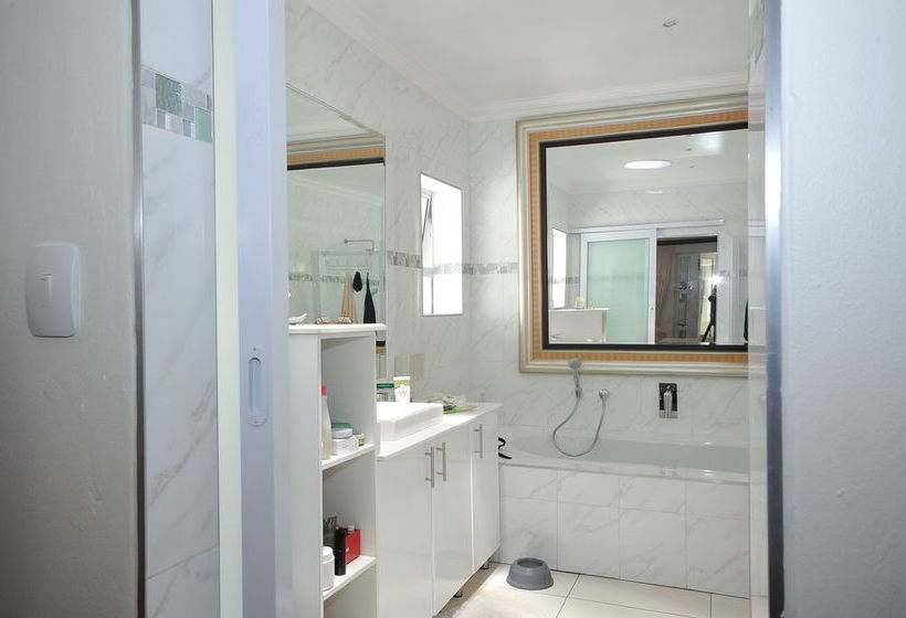 Pension Fifteen On Orange 15