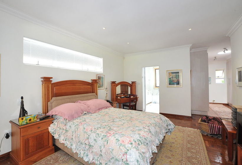 Pension Fifteen On Orange 6