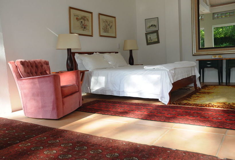 Pension Fifteen On Orange 9