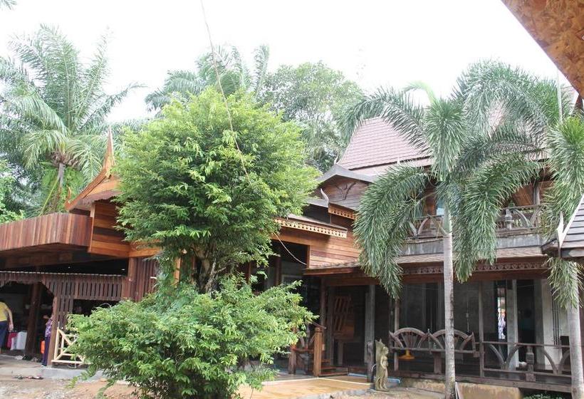 Boutique Village Hostel 18