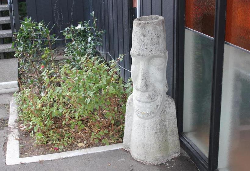 Elmore Lodge Motel 12