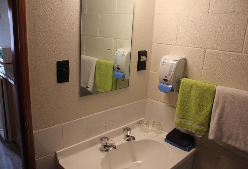 Elmore Lodge Motel 13