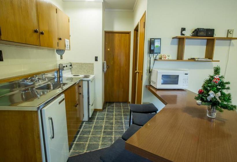 Elmore Lodge Motel 9