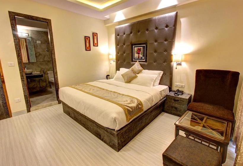 Hotel The Holiday Heights Manali 11