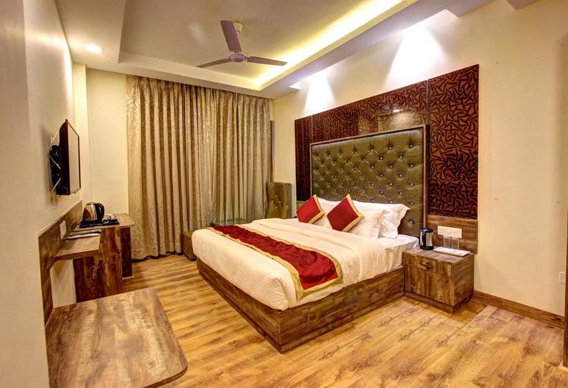 Hotel The Holiday Heights Manali 9