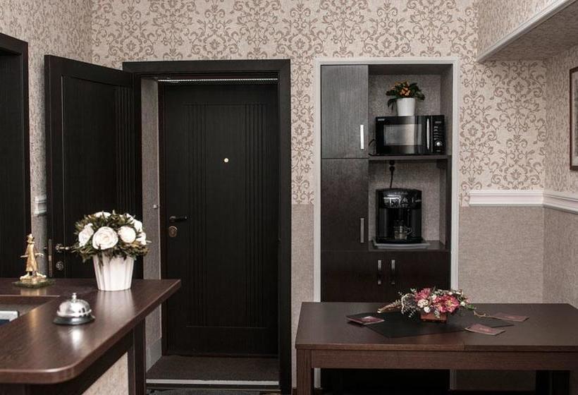 Hotel Griboedov House 10