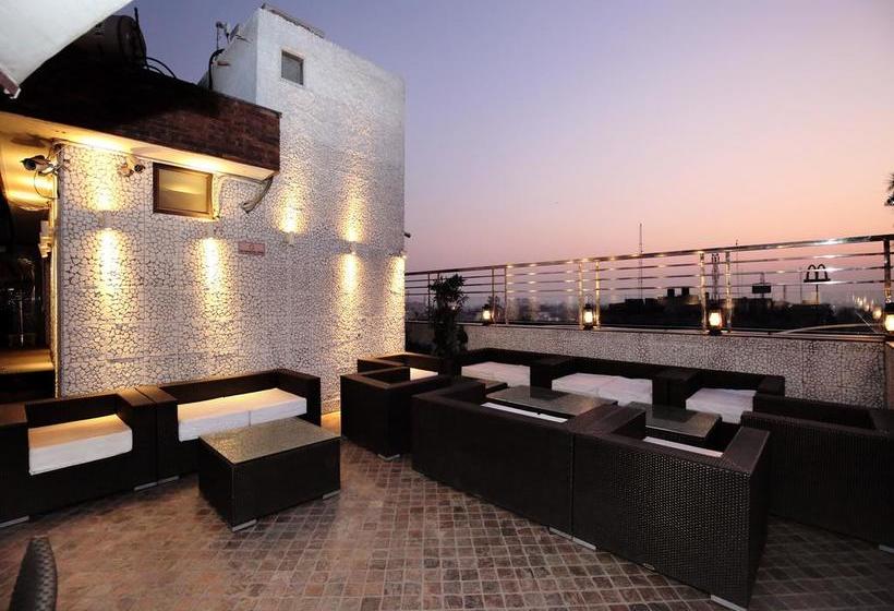 Hotel ZO Rooms Iconic Panchkula Sector 11 1