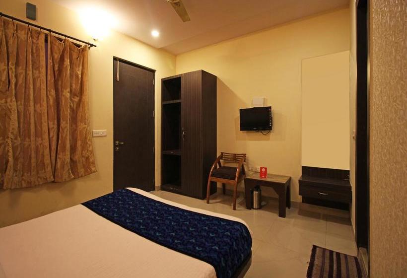 Hotel Oyo Rooms Junction Road Mathura 2