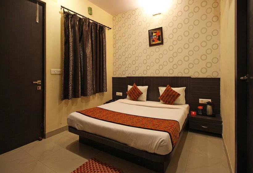 Hotel Oyo Rooms Junction Road Mathura 4