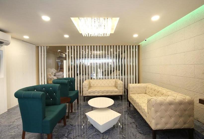 Hotel Zo Highland Inn Queens Road 1