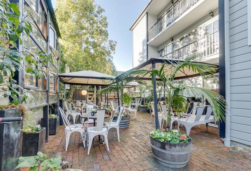 Hostel Innbetween Lodge And Backpackers 14