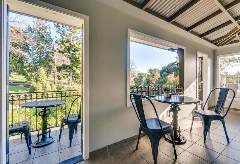 Hostel Innbetween Lodge And Backpackers 4