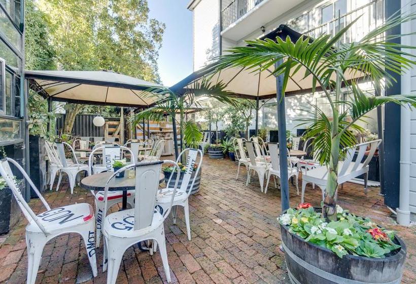 Hostel Innbetween Lodge And Backpackers 8