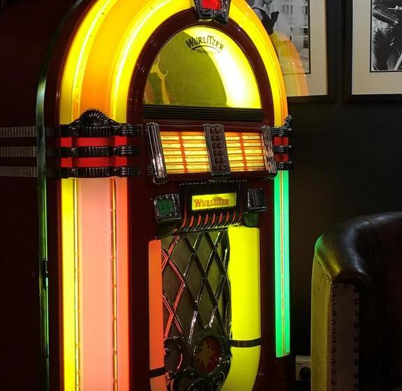 Hostel Innbetween Lodge And Backpackers 9