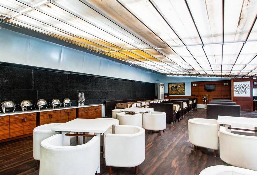 Hotel Zo Cherry Tree Palasia 8