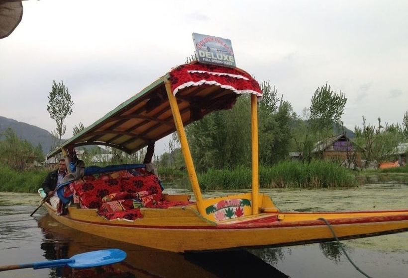 Hotel Lily Of Nageen 12