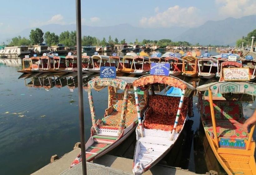 Hotel Lily Of Nageen 14