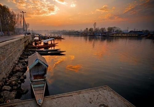 Hotel Lily Of Nageen 16