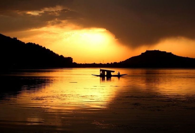 Hotel Lily Of Nageen 19