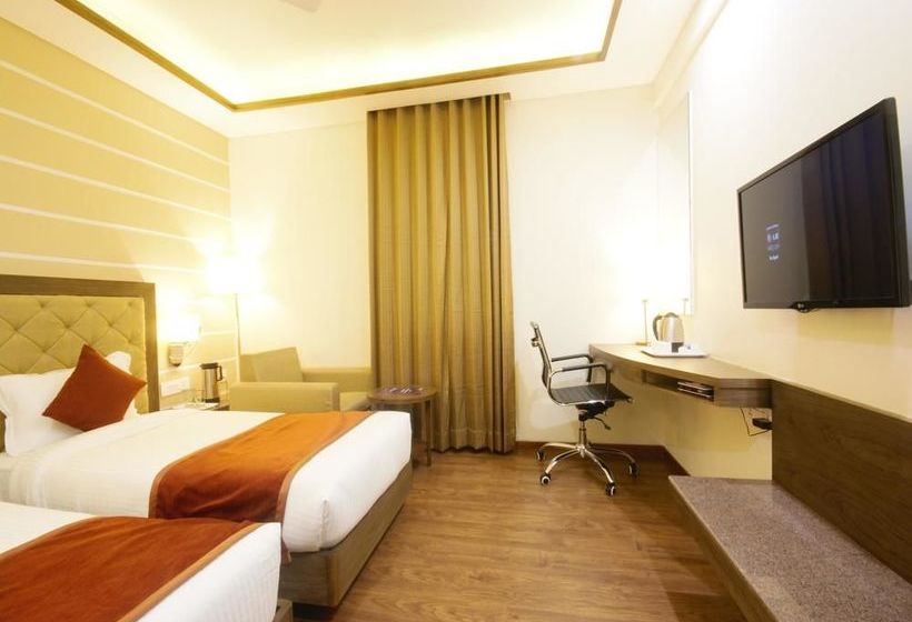 Hotel Oyo Premium Shahibaug Airport Road 12