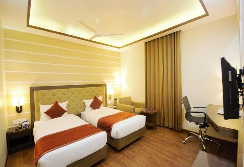 Hotel Oyo Premium Shahibaug Airport Road 15