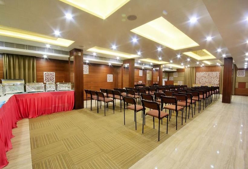 Hotel Oyo Premium Shahibaug Airport Road 20