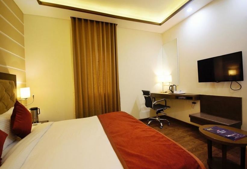 Hotel Oyo Premium Shahibaug Airport Road 4