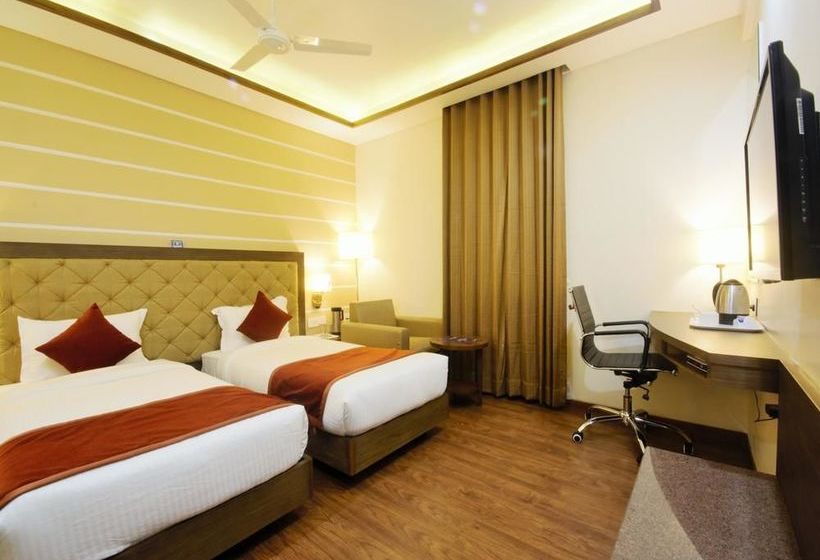 Hotel Oyo Premium Shahibaug Airport Road 8
