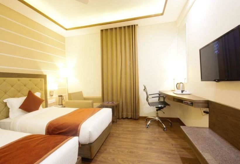 Hotel Oyo Premium Shahibaug Airport Road 9