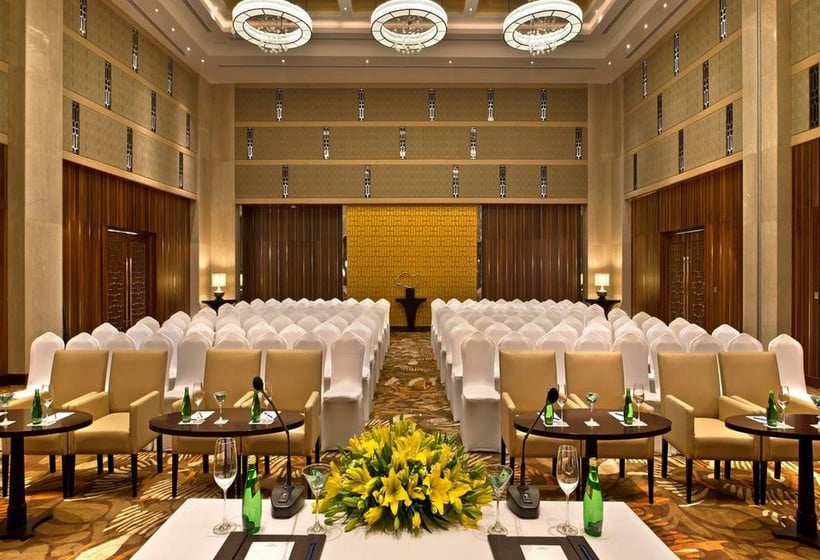 Hotel Crystal Sarovar Premiere Agra 11