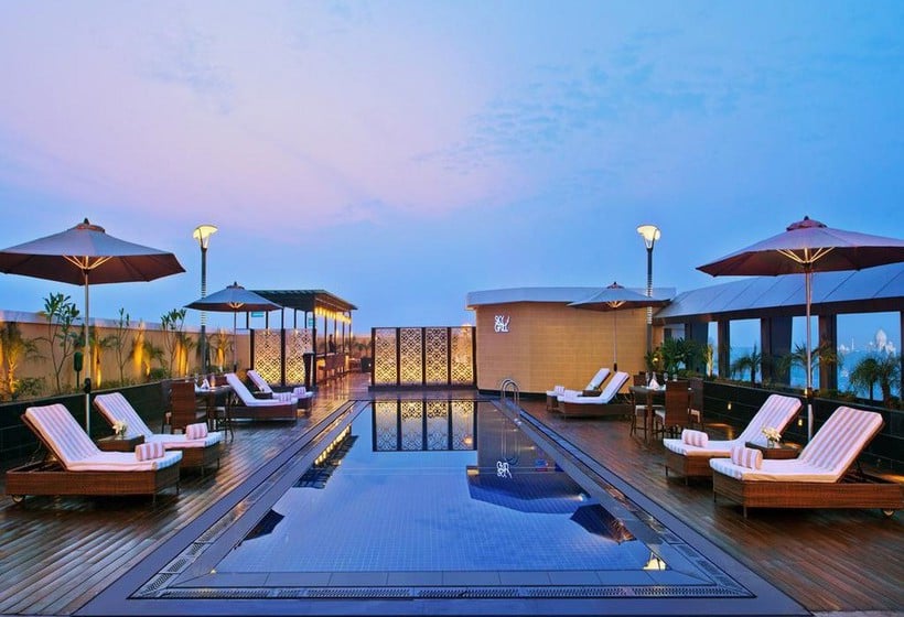 Hotel Crystal Sarovar Premiere Agra 12