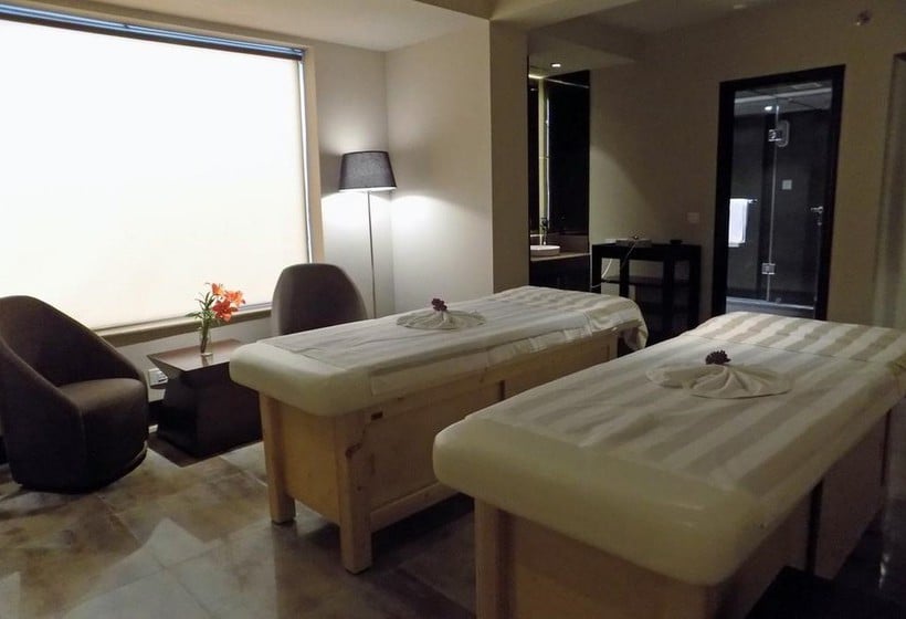 Hotel Crystal Sarovar Premiere Agra 16