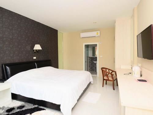 Highway Hotel Huahin 16