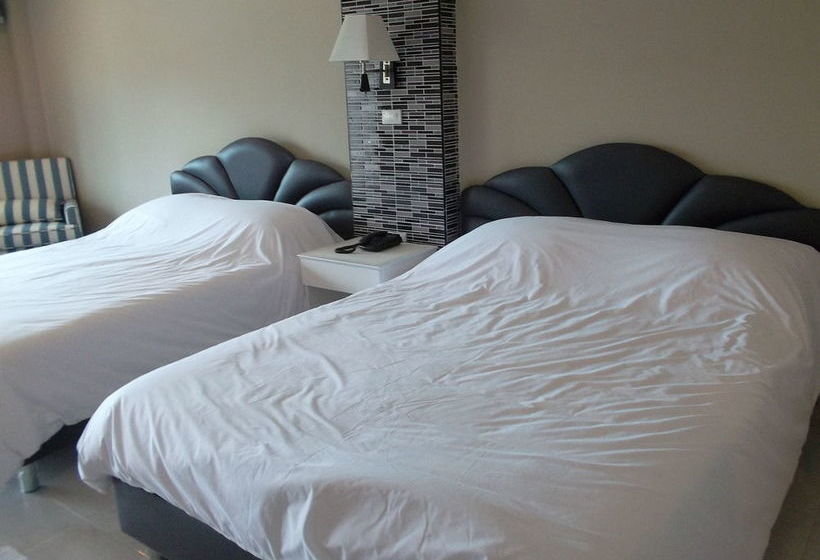 Highway Hotel Huahin 8