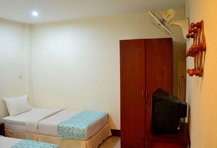 Khaolak Wandee Hostel 11