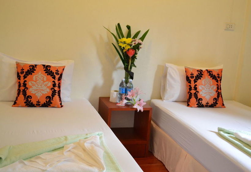 Khaolak Wandee Hostel 12