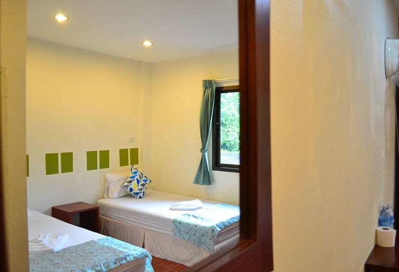 Khaolak Wandee Hostel 13