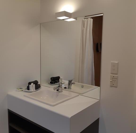 Motel Destiny On Fitzherbert 10