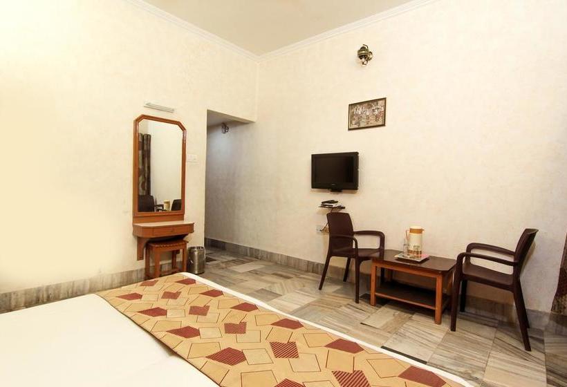 Hotel Oyo Rooms Mahmoorganj 4