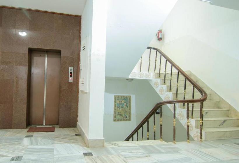 Hotel Oyo Rooms Mahmoorganj 8