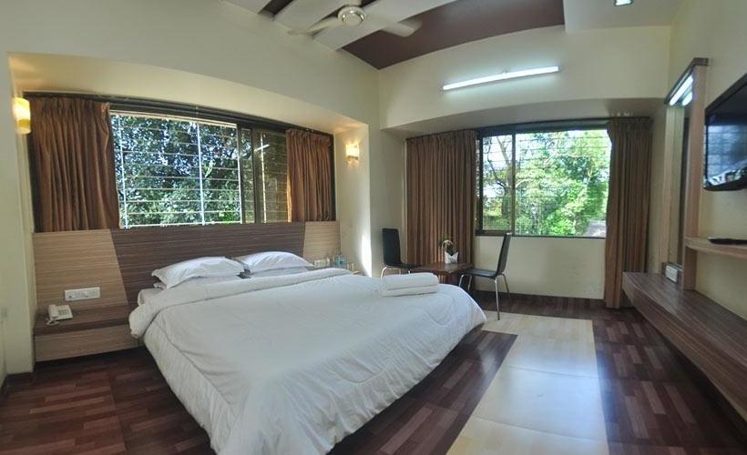 Hotel Oyo Premium Mumbai Pune Highway Lonavala 1