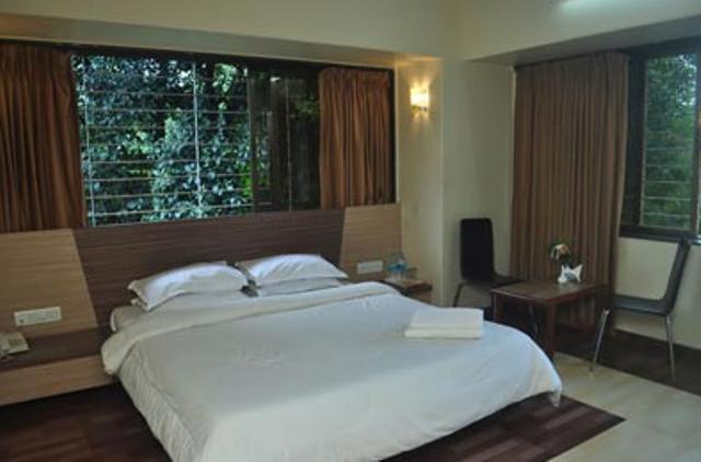 Hotel Oyo Premium Mumbai Pune Highway Lonavala 2