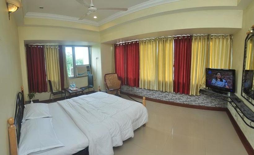 Hotel Oyo Premium Mumbai Pune Highway Lonavala 8